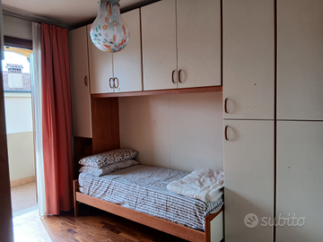 Camera singola finemente arredata