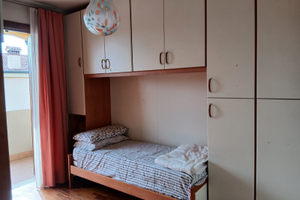 Camera singola finemente arredata