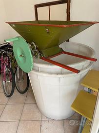 Attrezzatura per vino: Macina e botti