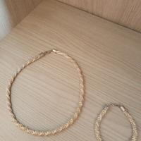 collana e bracciale set di bigiotteria 