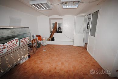 Locale magazzino laboratorio in centro città