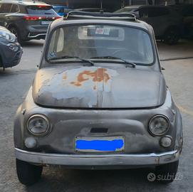 Fiat 500 L d'epoca del 1970 da restaurare