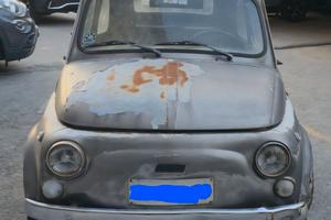 Fiat 500 L d'epoca del 1970 da restaurare