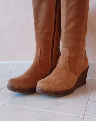 Stivali scamosciati Tamaris con zeppa – Come nuovi