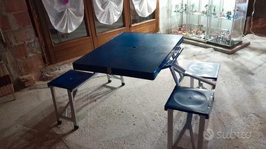 tavolo pieghevole a quattro posti 