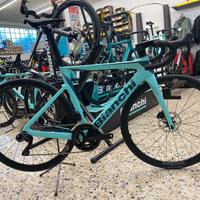 BICICLETTA BIANCHI OLTRE RACE 105 Di2 12V