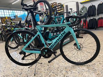 BICICLETTA BIANCHI OLTRE RACE 105 Di2 12V