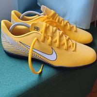 scarpe calcetto mai usate