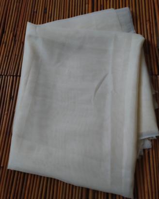 Tessuto vintage in elegante voile color crema Cm 2