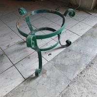 porta vasi in ferro battuto