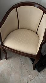 Poltroncina classica in legno e tessuto damascato