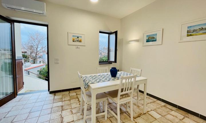 Forio Ischia - Bilocale con due camere e cucina