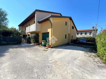 4 LOCALI A SAN MARTINO DI LUPARI