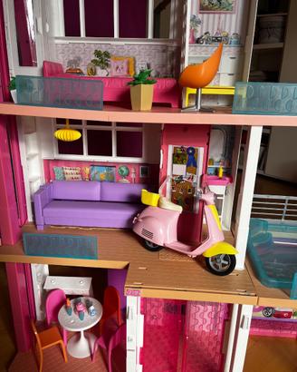 Casa Barbie con 6 barbie e scooter