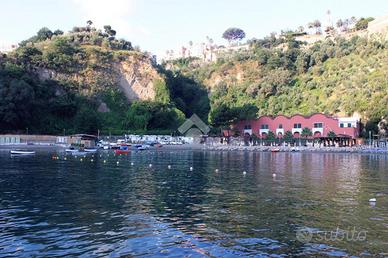 2 LOCALI A VICO EQUENSE