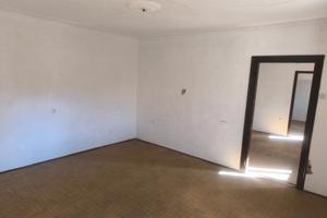 Casa vecchia per aprire un' attivita