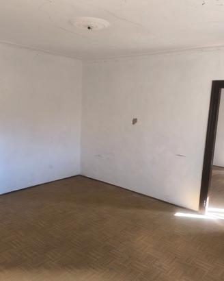 Casa vecchia per aprire un' attivita
