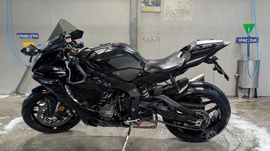 Yamaha R1 2021