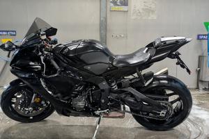 Yamaha R1 2021