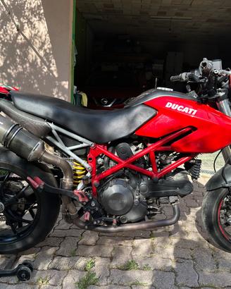 Hypermotard 796
