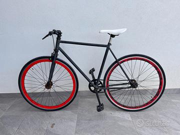 Bicicletta scatto fisso