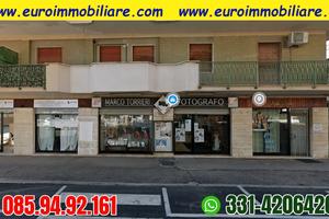 Locale commerciale sul mare