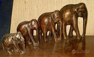 Famiglia di elefanti in legno – set decorativo