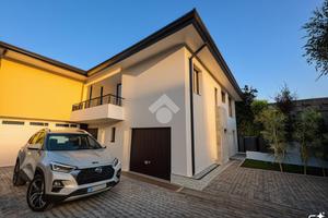 CASA SEMINDIPENDENTE A SPINEA