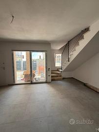 Villetta indipendente bilivelli con giardino