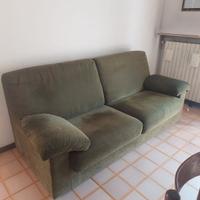 tavolo allungabile divano sedie credenza