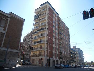 Ampia camera in appartamento studenti