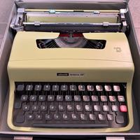 Macchina da scrivere Olivetti lettera 32