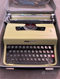 Macchina da scrivere Olivetti lettera 32