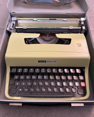 Macchina da scrivere Olivetti lettera 32