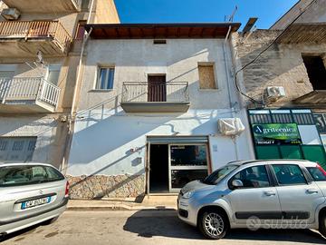 Locale commerciale a Partinico, Via Pitrè