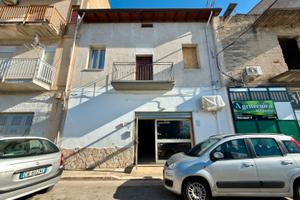 Locale commerciale a Partinico, Via Pitrè