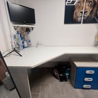 Scrivania + comodino