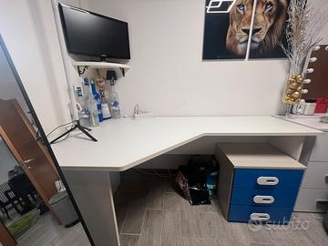 Scrivania + comodino