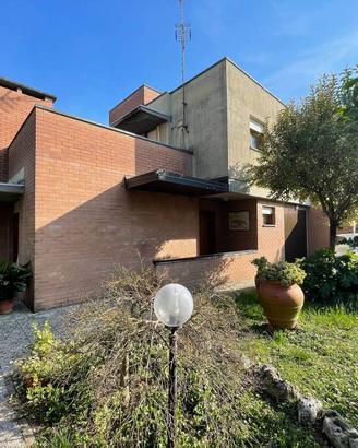 Villetta a schiera di 128 m² con 5 locali e box au
