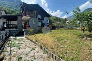 CASA SEMINDIPENDENTE A SPARONE