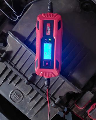 Carica batterie per auto e moto 