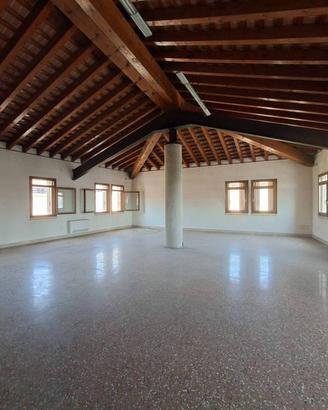 Immobile di 655 m² con 3 locali a Nove