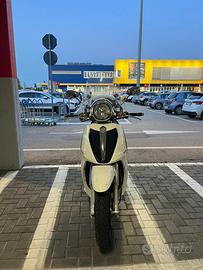 Piaggio carnaby cruiser 300