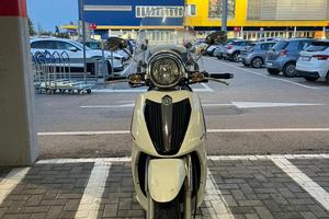 Piaggio carnaby cruiser 300