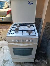 cucina a gas a 4 fuochi