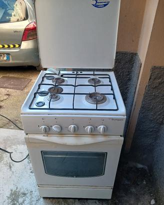 cucina a gas a 4 fuochi