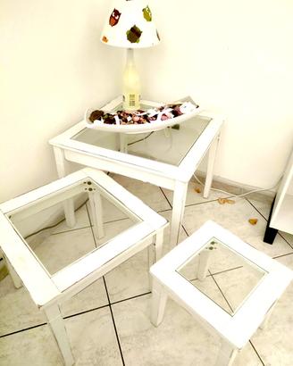 Tavolini a nido bianchi e vetro shabby