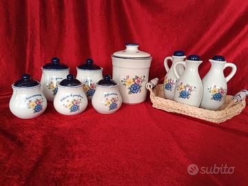 Set barattolini e bottigliette da cucina