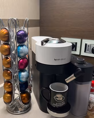Macchina caffè Nespresso Vertuo Lattissima
