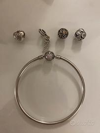 Bracciale pandora con ciondoli